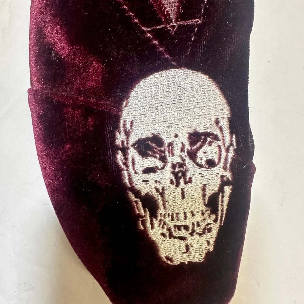 Toms Limited Edition Neiman Marcus Burgundy Velvet Loafers size 8.5‎ men’s